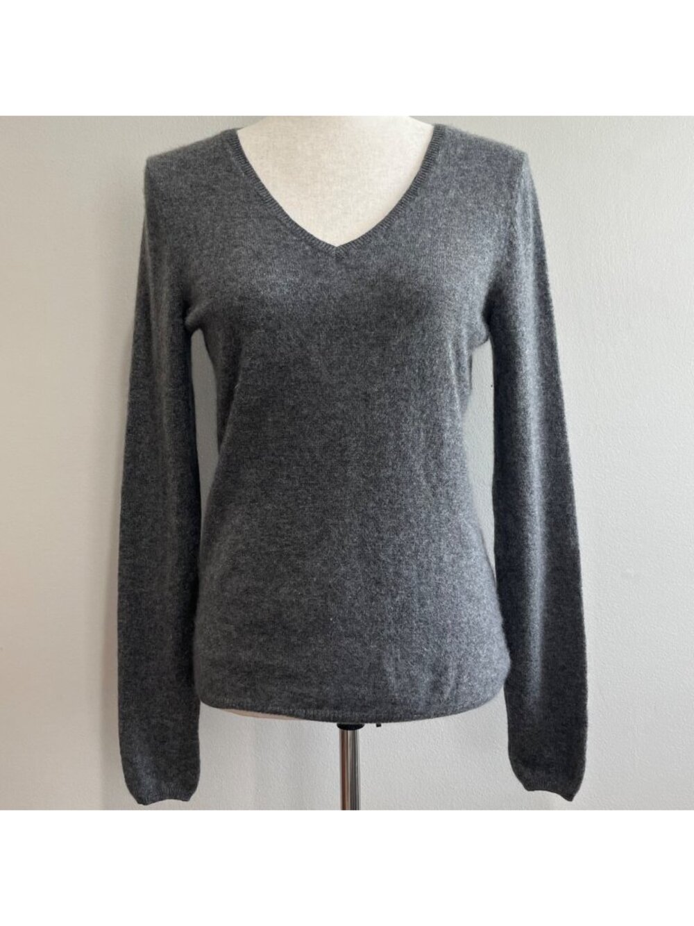 Madison V-Neck Cashmere Sweater Womens M Gray Long Sleeve
